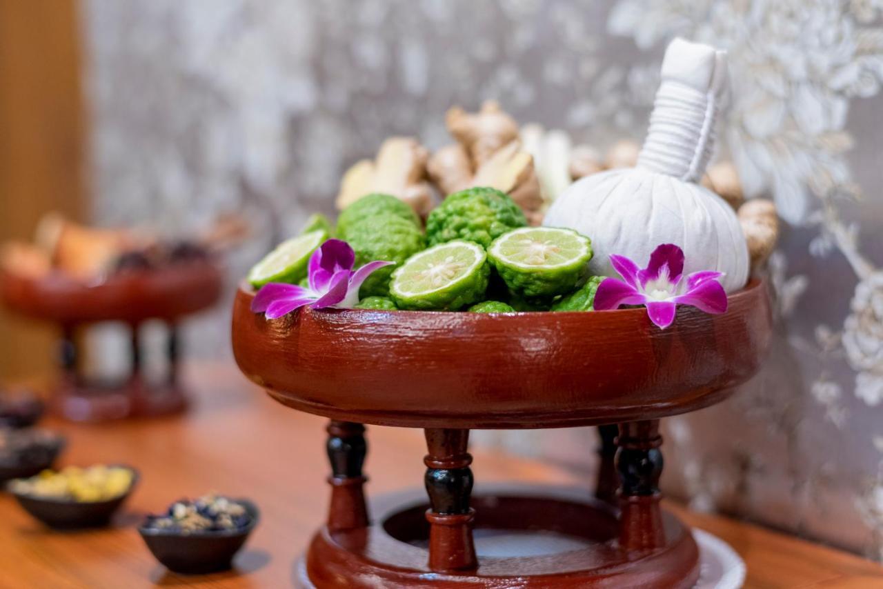 The Empress Premier Chiang Mai - Sha Extra Plus Eksteriør bilde Thai herbal compress
