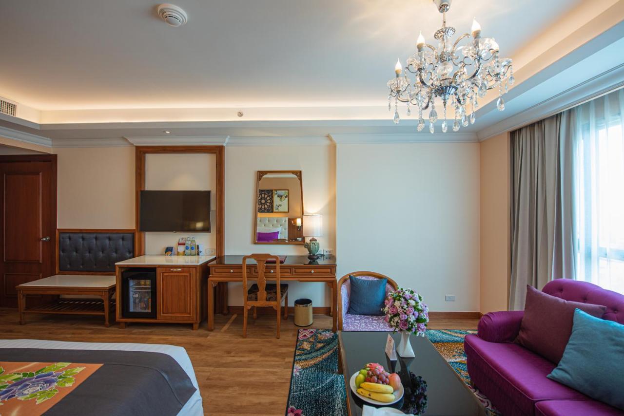 The Empress Premier Chiang Mai - Sha Extra Plus Eksteriør bilde A suite at the hotel