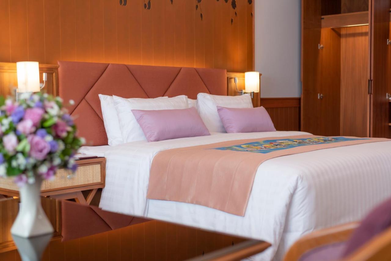 The Empress Premier Chiang Mai - Sha Extra Plus Eksteriør bilde A bed in a hotel room